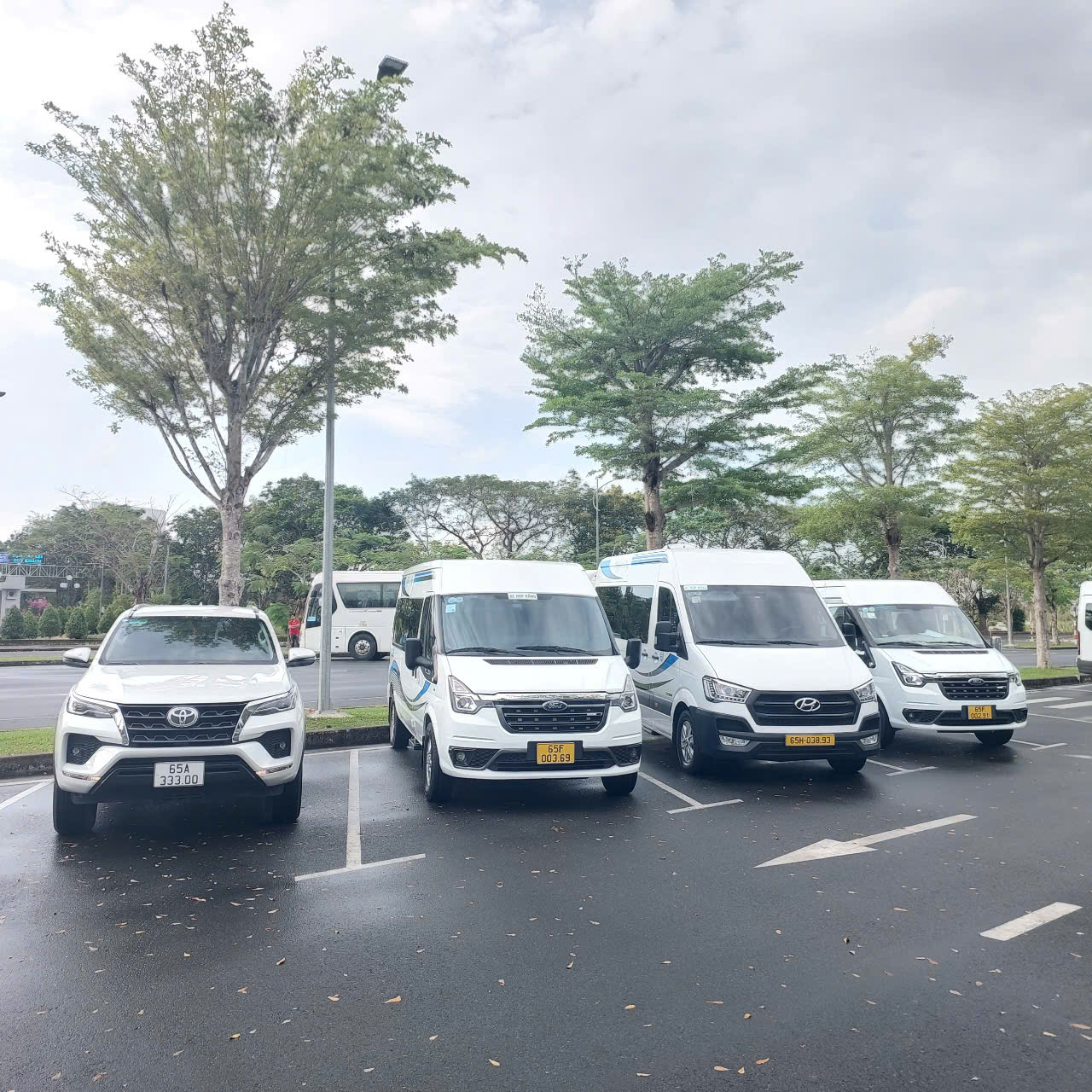 Thuê xe 16 chỗ đưa đón gia đình đi đám cưới tại Nguyễn Duy Travel